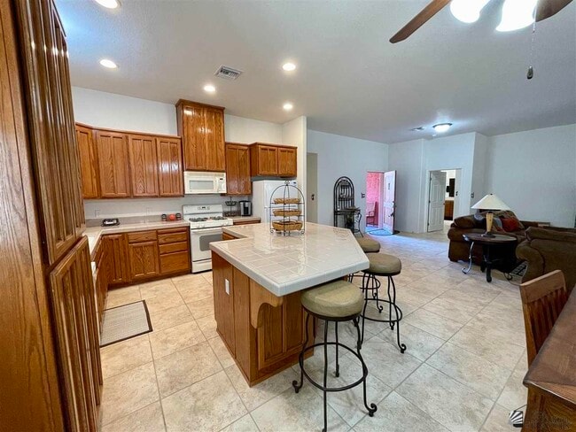 Building Photo - 10277 S Del Rey Dr