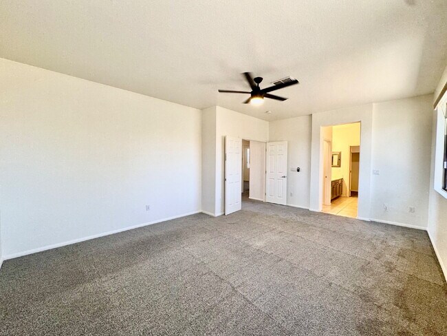 Building Photo - Spacious 4BD/3BA NLV Home with Downstairs ...