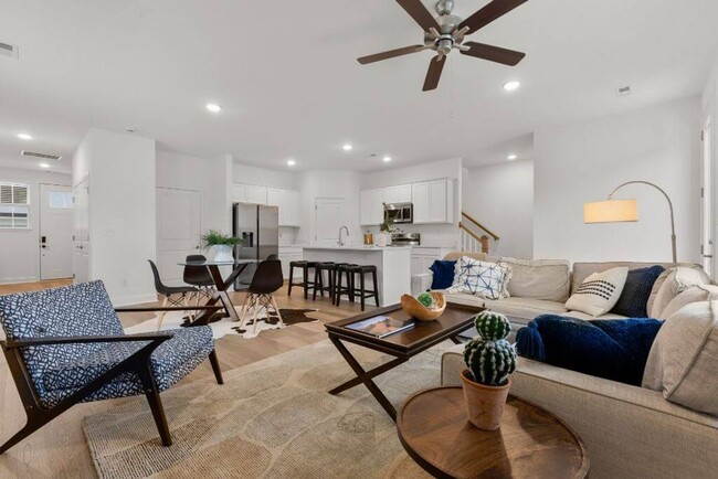 Building Photo - Modern 3-Bedroom Townhome with 2-Car Garage at Chapman Trace!
