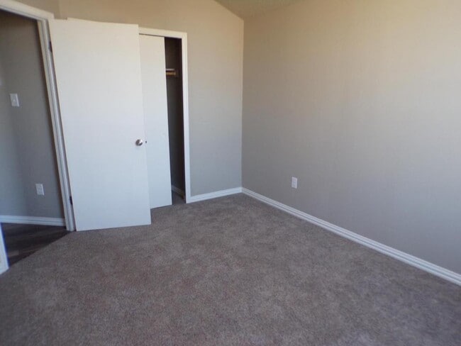 Building Photo - 5006 Parkwood Dr