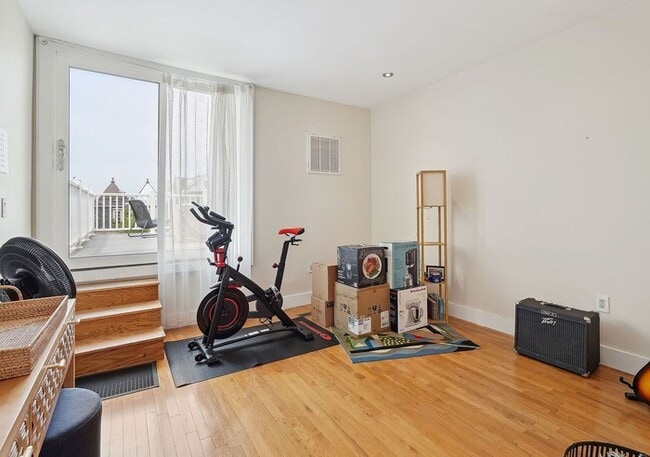 Building Photo - Modern 3BR/3BA Condo with Outdoor Space & ...