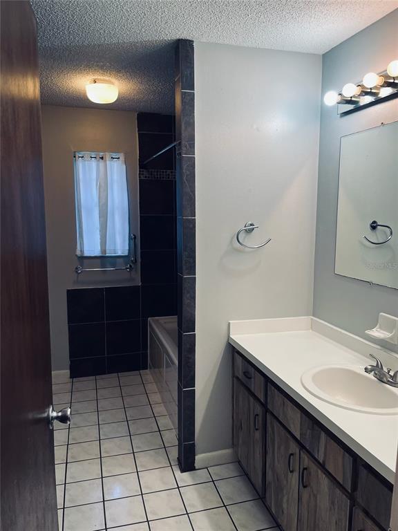 Building Photo - 39648 Meadowood Loop