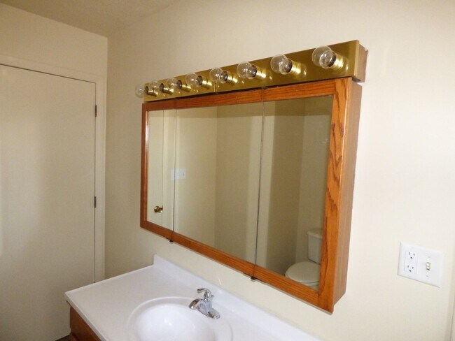 Building Photo - 6914 Autumn View Dr