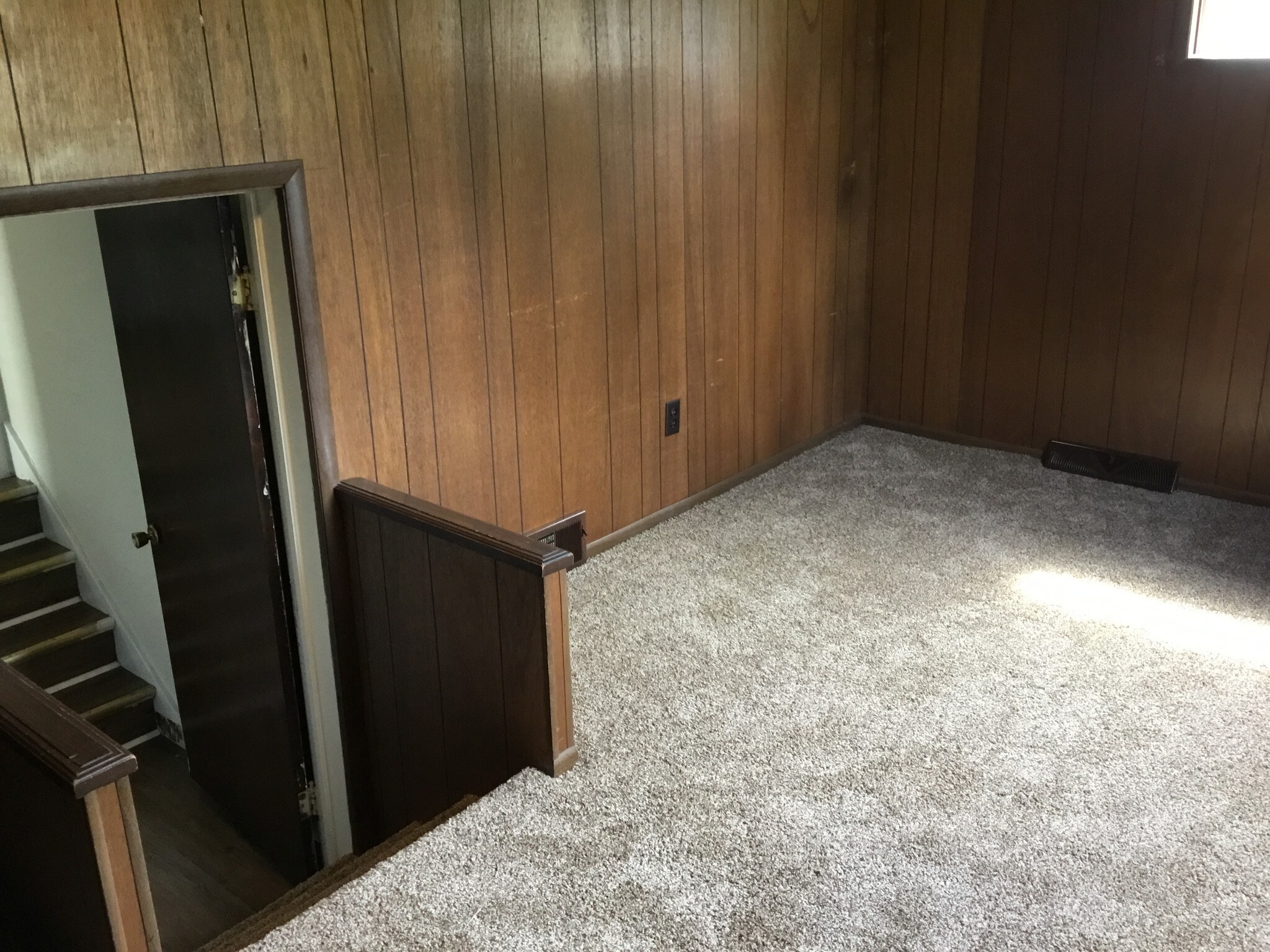 Building Photo - 1204 E 10th St