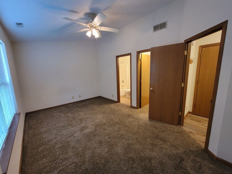Building Photo - 80 Phillips Ct