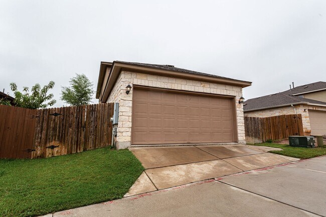 Building Photo - 605 Allenscreek Way-