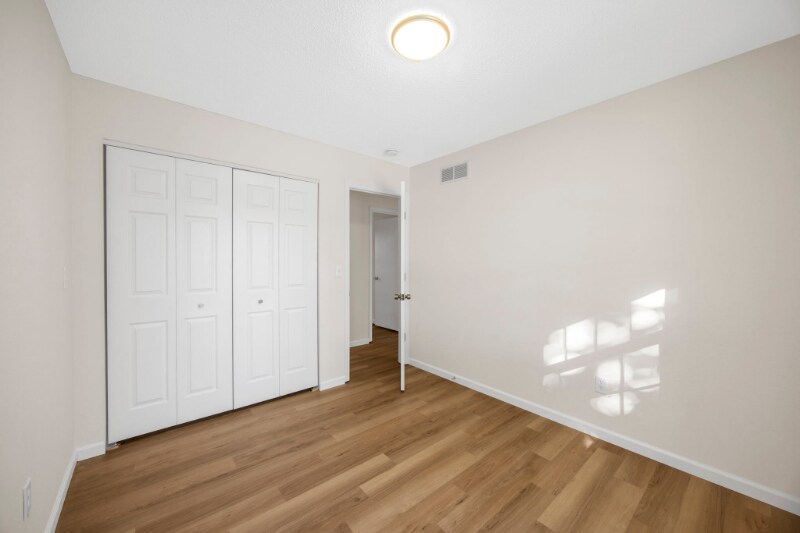 Building Photo - 1755 Fountainbleu Dr