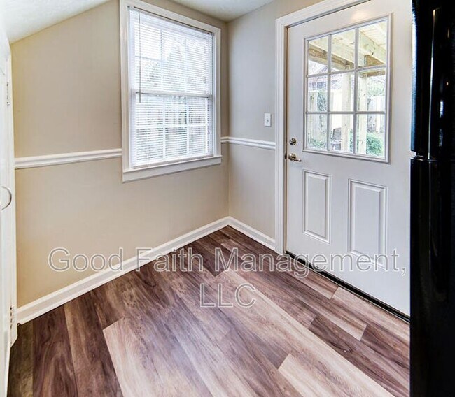 Building Photo - 1007 Hogan St