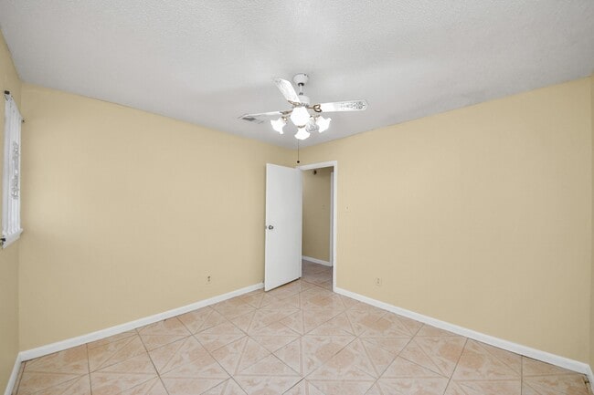 Building Photo - 8105 Lanham Ln