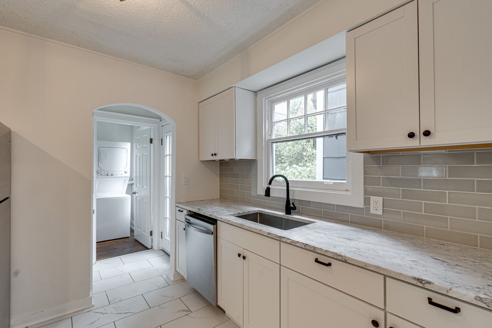 Building Photo - 203 N Seminole Dr