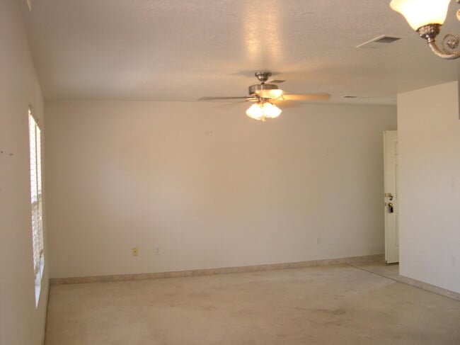 Building Photo - 9367 Vista Clara Loop NW