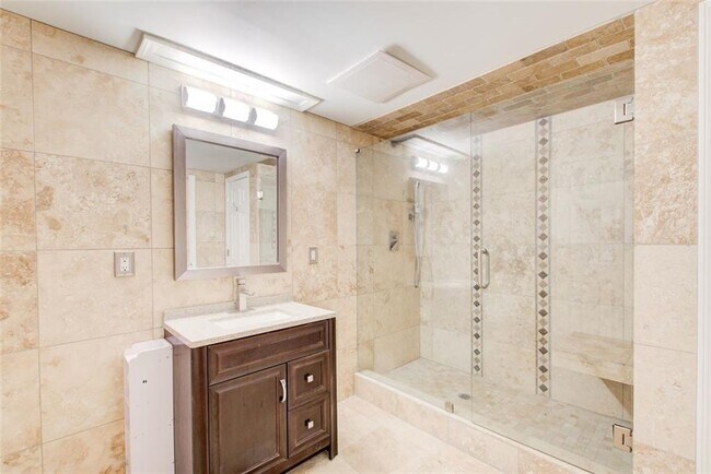 Building Photo - 3040 Stone Rd