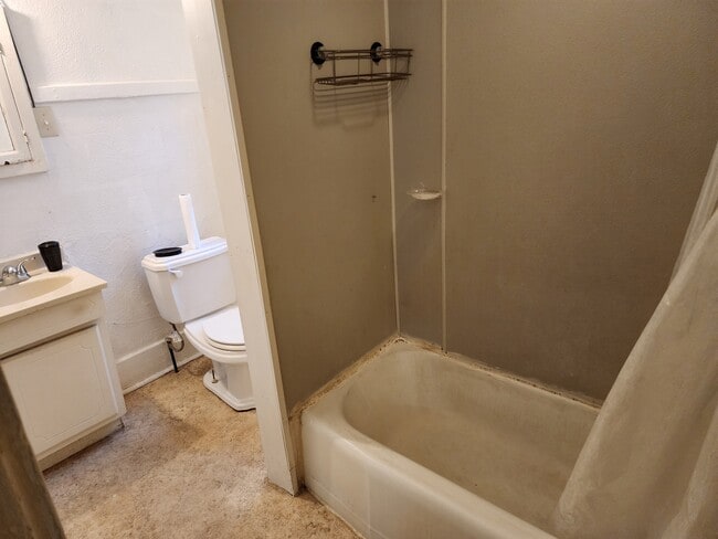 Building Photo - 1306 Villa Ave