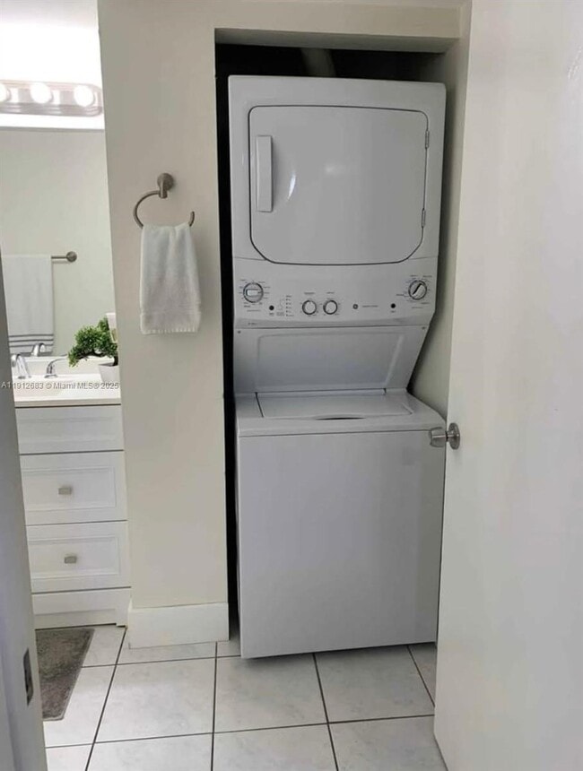 Building Photo - 8000 SW 149th Ave