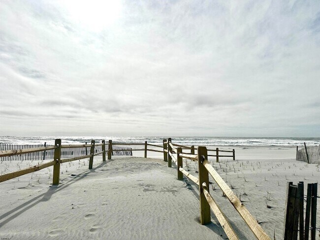 Building Photo - 612 E Brigantine Ave