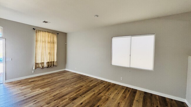Building Photo - 917 Coldwater Falls Way