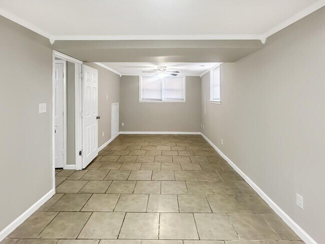 Building Photo - 120 Eastway Ln