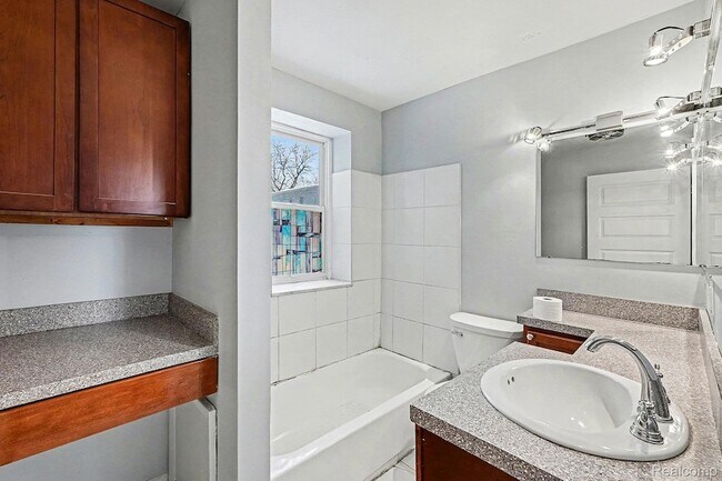 Building Photo - 120 Seward Ave