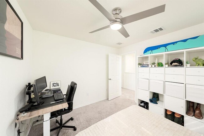 Building Photo - 7105 Gray Catbird Dr