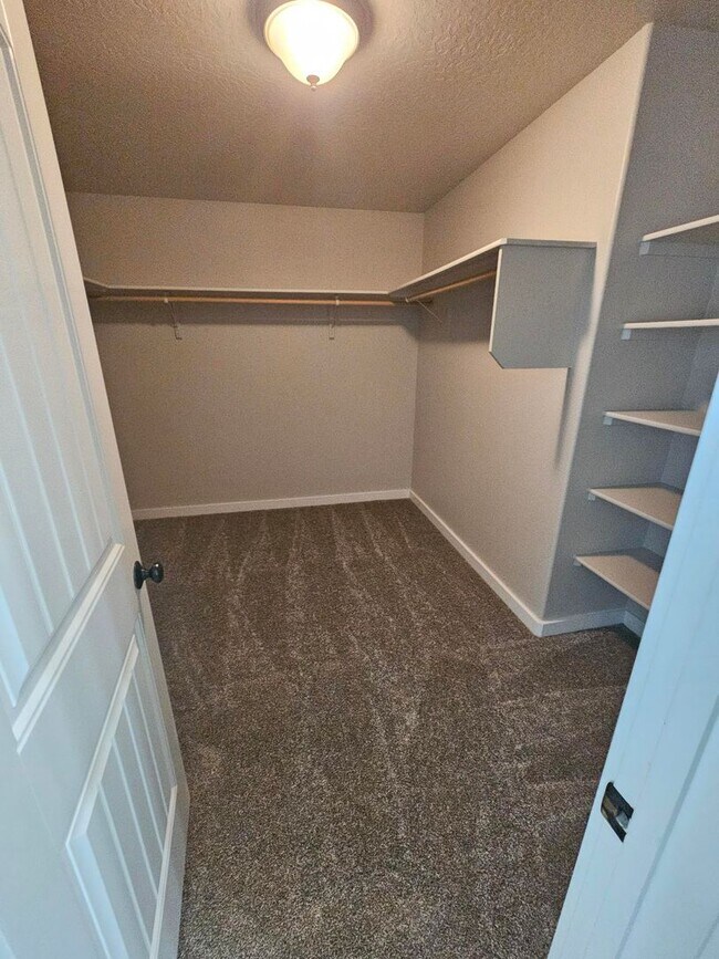 Building Photo - 6214 N Silver Elm Way