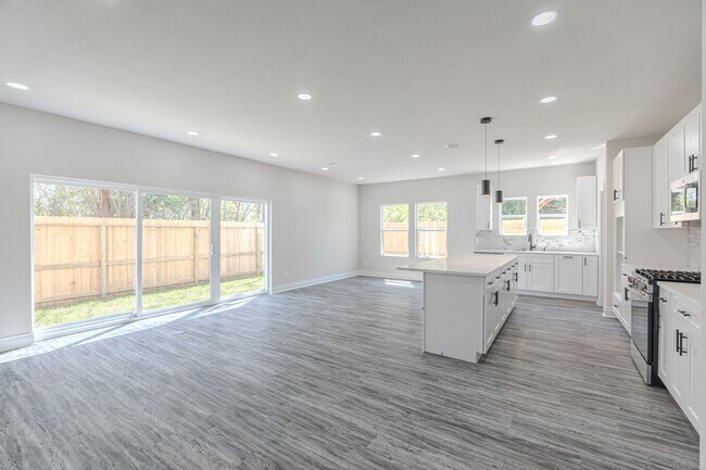 Building Photo - 6814 Champion Ln