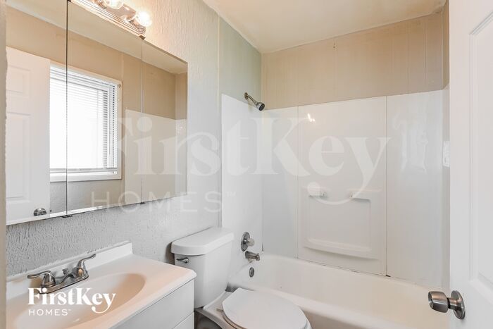 Building Photo - 3045 Kingsley Dr