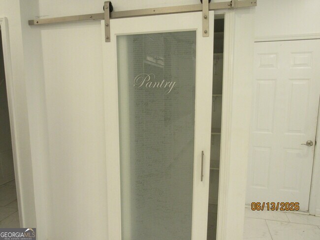 Building Photo - 115 Sutton Ct