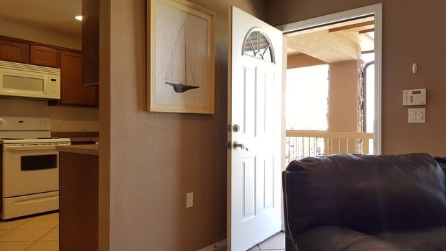 Building Photo - Pinon Bluffs Executive Suite Fully Furnished