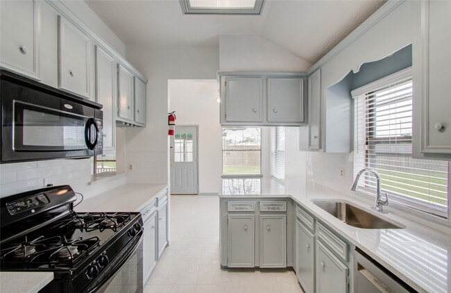 Building Photo - 2538 Knights Cir
