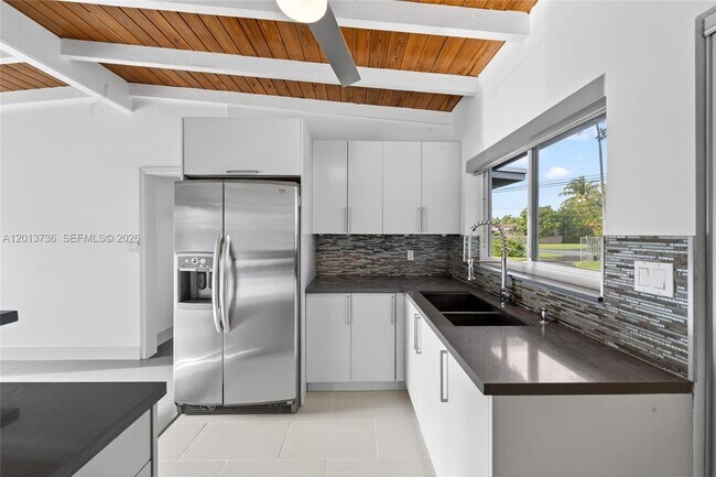 Building Photo - 11665 W Biscayne Canal Rd