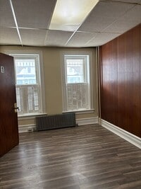 Building Photo - 1233 W Chew St