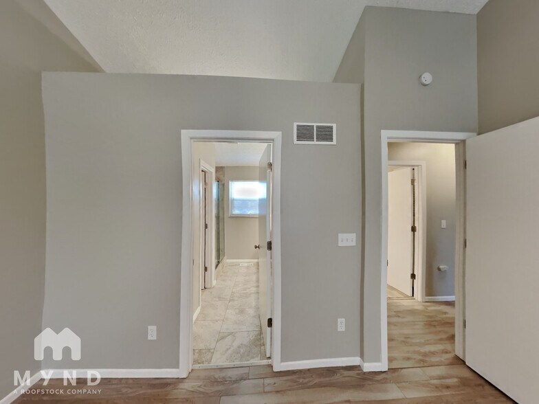 Building Photo - 3019 Old Warson Dr