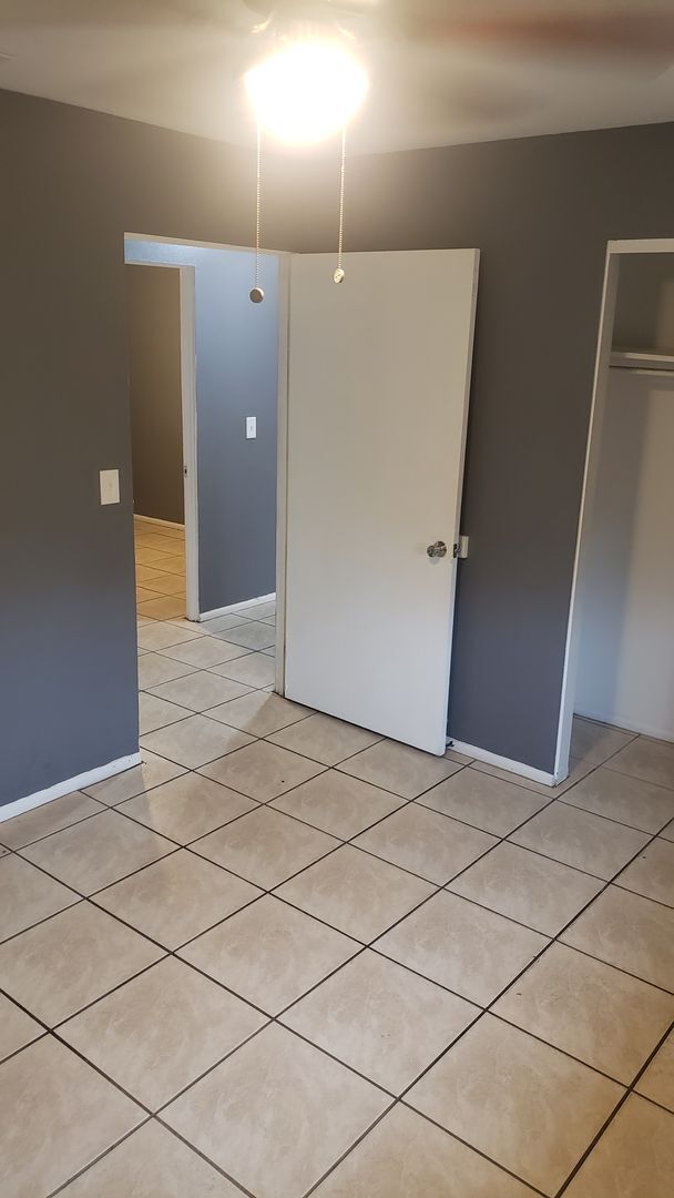 Building Photo - 3 bedroom 1 bath home