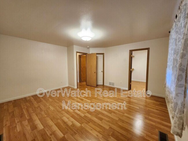 Building Photo - 4041 Lunar Dr