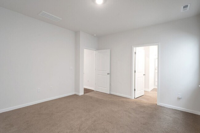 Building Photo - Charming 3BR House in Fuquay Varina
