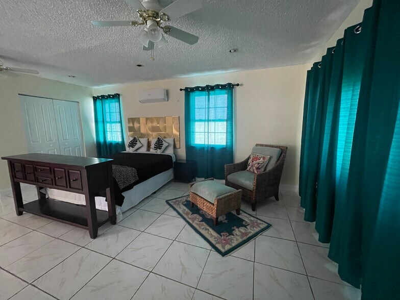 Building Photo - 12840 SW 11th Pl