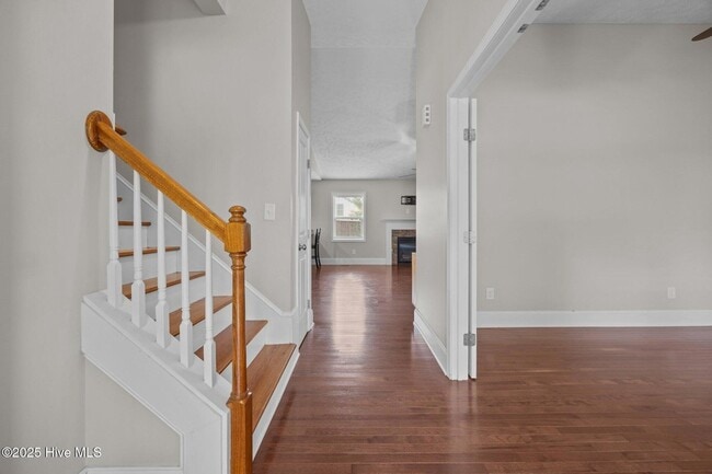 Building Photo - 123 Lightwater Dr