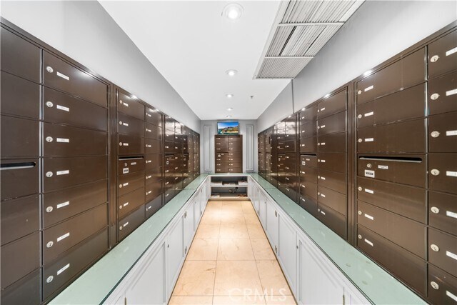 Building Photo - 10660 Wilshire Blvd