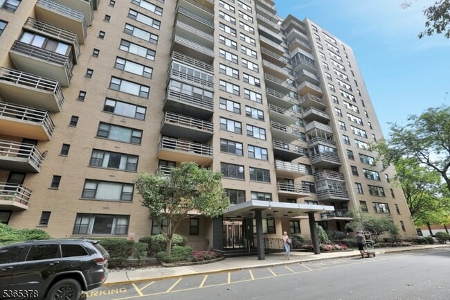 Building Photo - 201 St Pauls Ave
