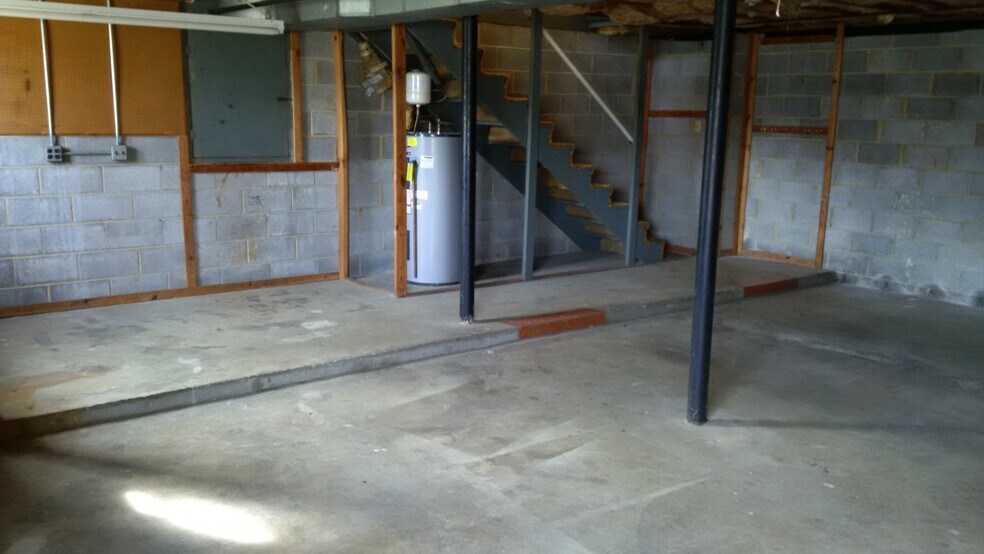 Building Photo - 2512 Sharron Dr