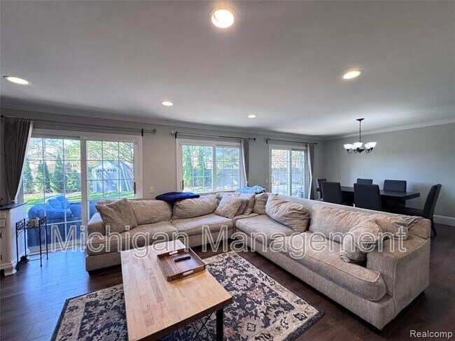 Building Photo - 5203 Forestdale Ct