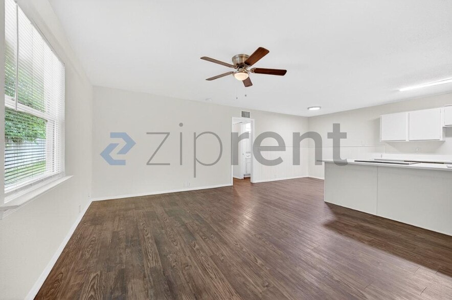 Building Photo - Unit 5022