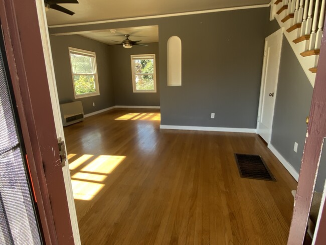 Living Room-View 1 - 1410 Glenfield Ave