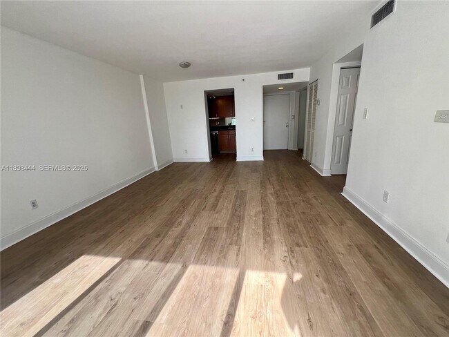 Building Photo - 770 Claughton Island Dr