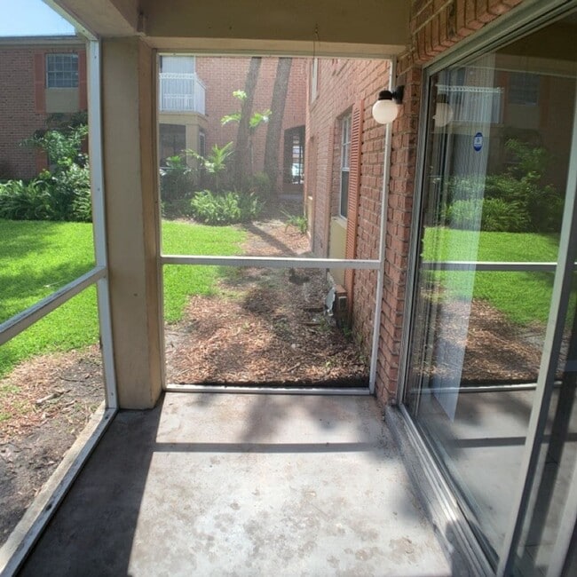 Building Photo - Spacious 2/1 Condo In The Carrington Park ...