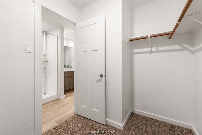 Building Photo - 918 Kickapoo Ln