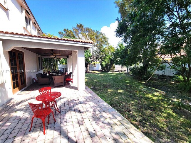 Building Photo - 723 Juniper Ln