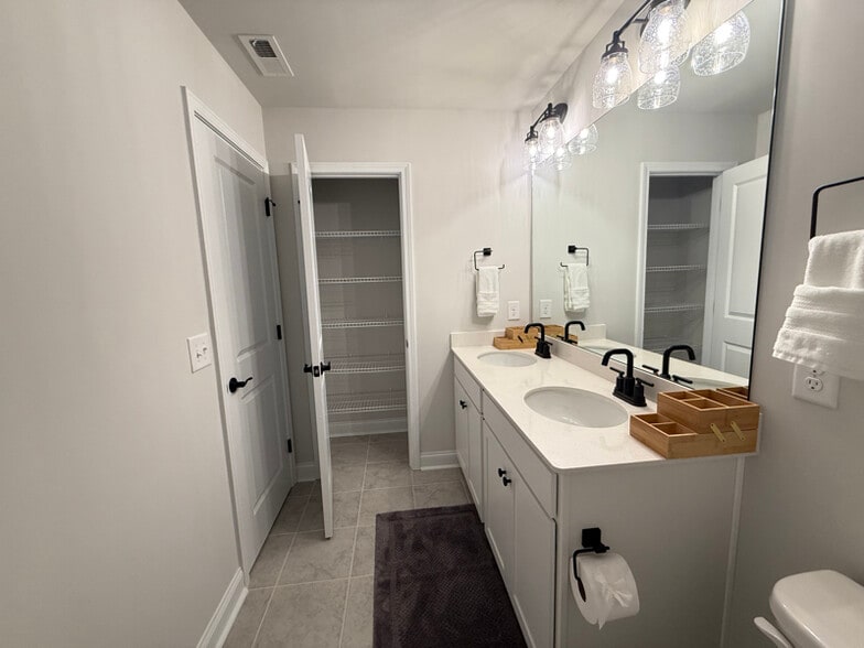 Building Photo - 4045 Grommet Ct