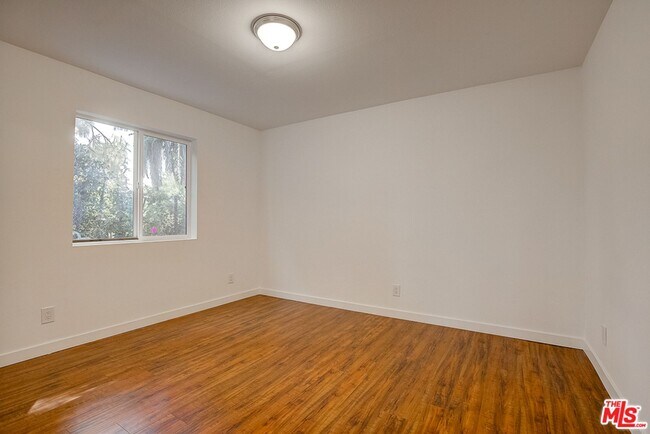 Building Photo - 419 S Lorena St