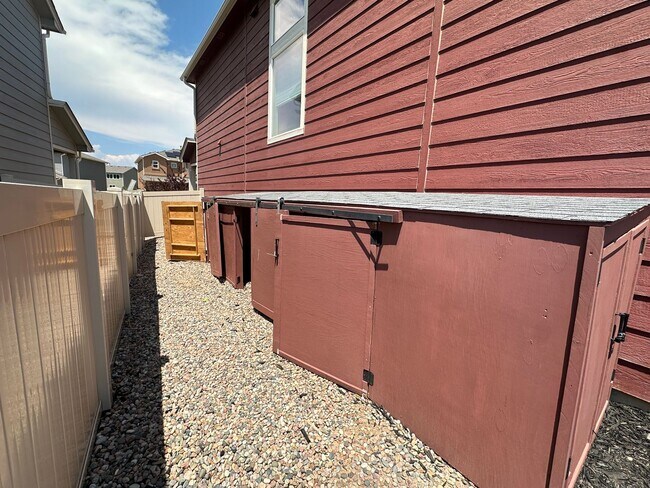Building Photo - Stunning 4 Bed Home with Hot Tub in Founta...